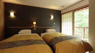 ベッドのあるお部屋 (セミダブルのツインルーム+10畳和室) (和洋室) <禁煙>