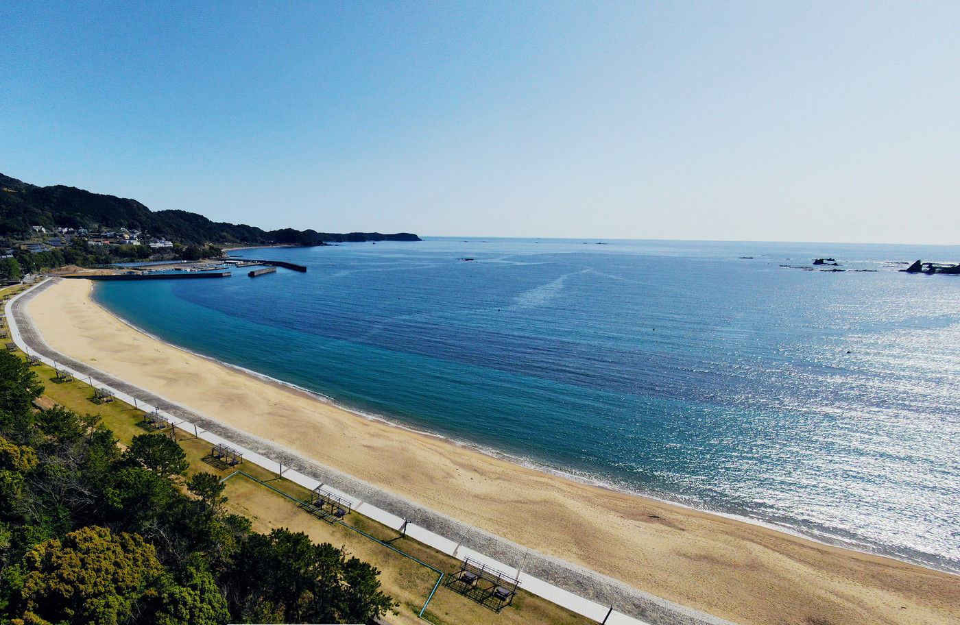 空から見る、ブルービーチ那智(那智海水浴場)