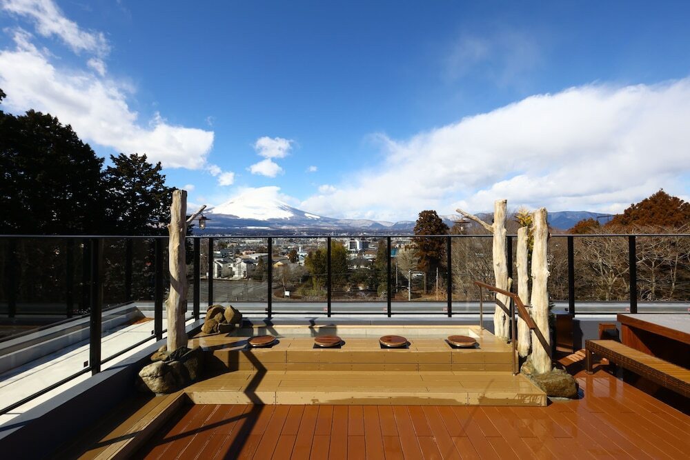 富士山を眺めながら足湯もできる天然温泉のお宿3929538