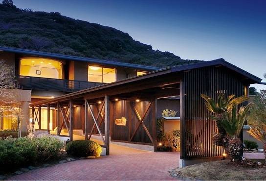 南国リゾートを感じる
高台の和モダンな宿 / 3