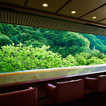 自然豊かな信州の絶景宿で名物「ぽんぽん鍋」を味わう3452861