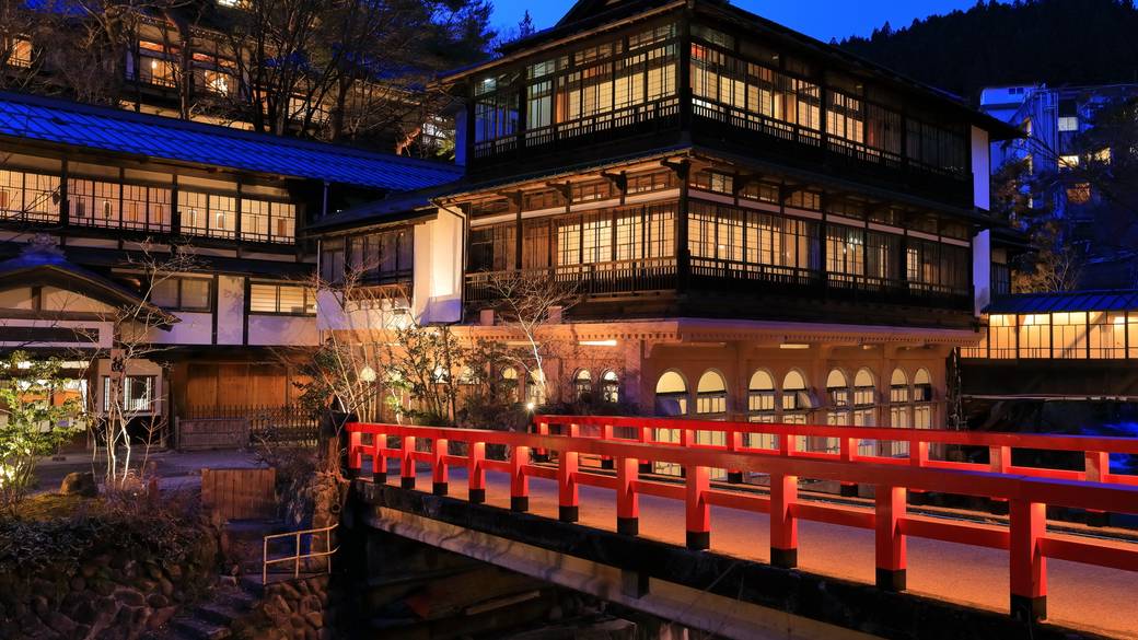 幻想的な夜の「積善館」 / 2