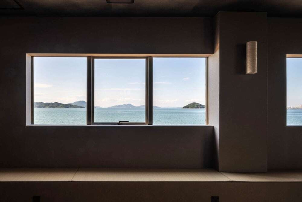 全室窓の外は瀬戸内海の景色3486673