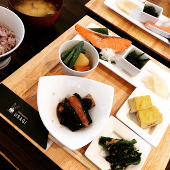 「うさぎ」料理 766861 うさぎ御膳B☆
小鉢のおかずが7品 十五穀米とおみそ汁。
レトロな雰囲気がステキなお店でした(๑′ᴗ‵๑)