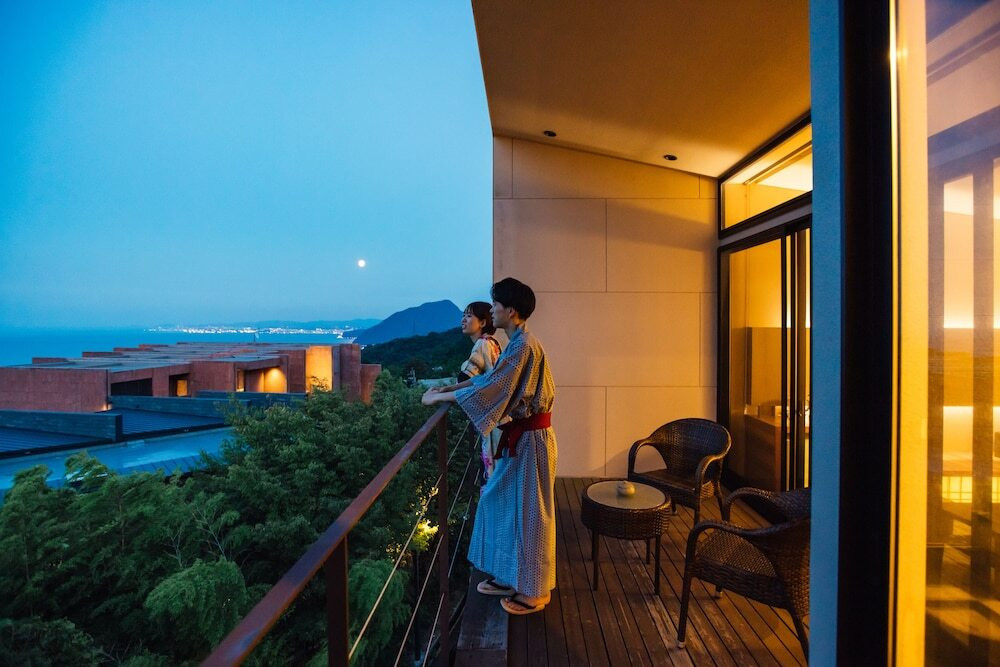 半露天風呂付客室　プライベートテラス　夜の風景