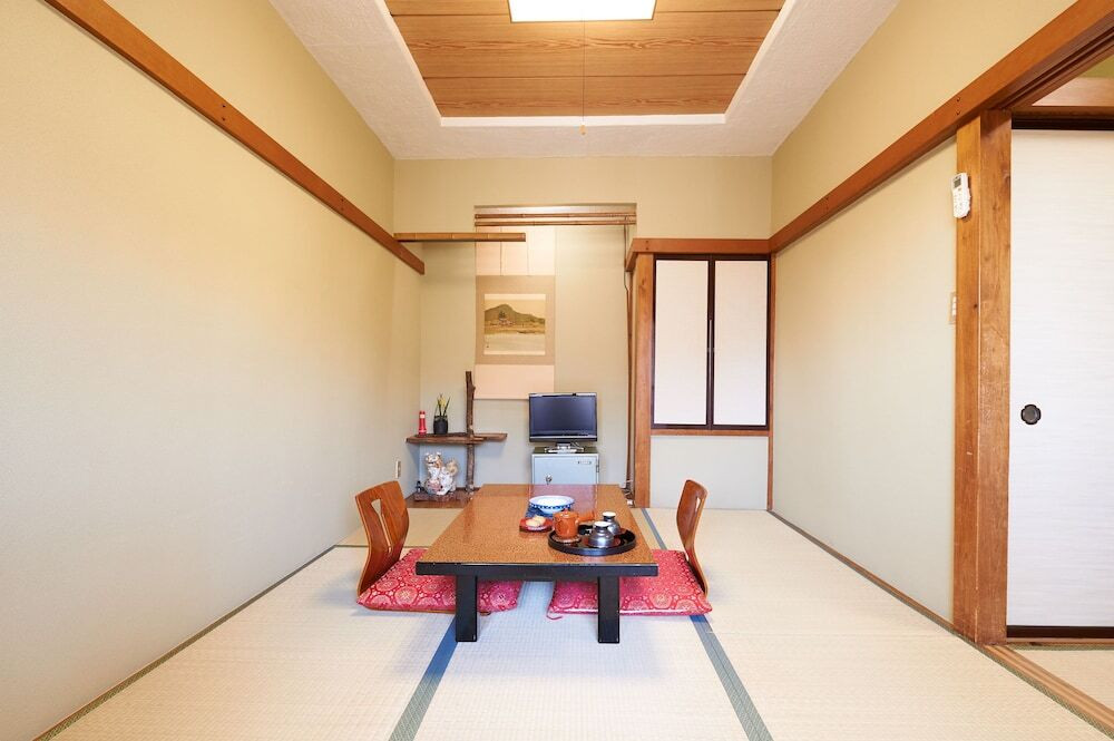 客室内のダイニングエリア