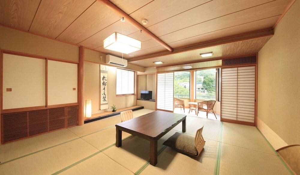 利根川を望む和室15畳＋広縁② / 2