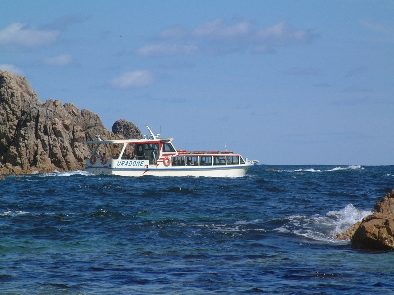 「浦富海岸島めぐり遊覧船」でも楽しんでみよう♩2251412