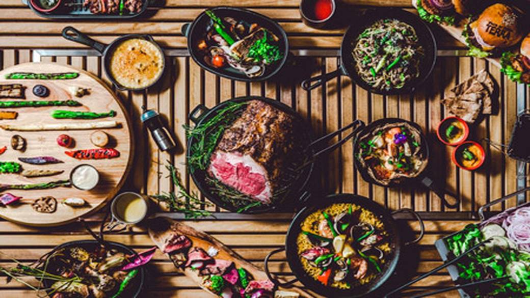 和食、うなぎに自然食
夕食は館内レストランで / 3