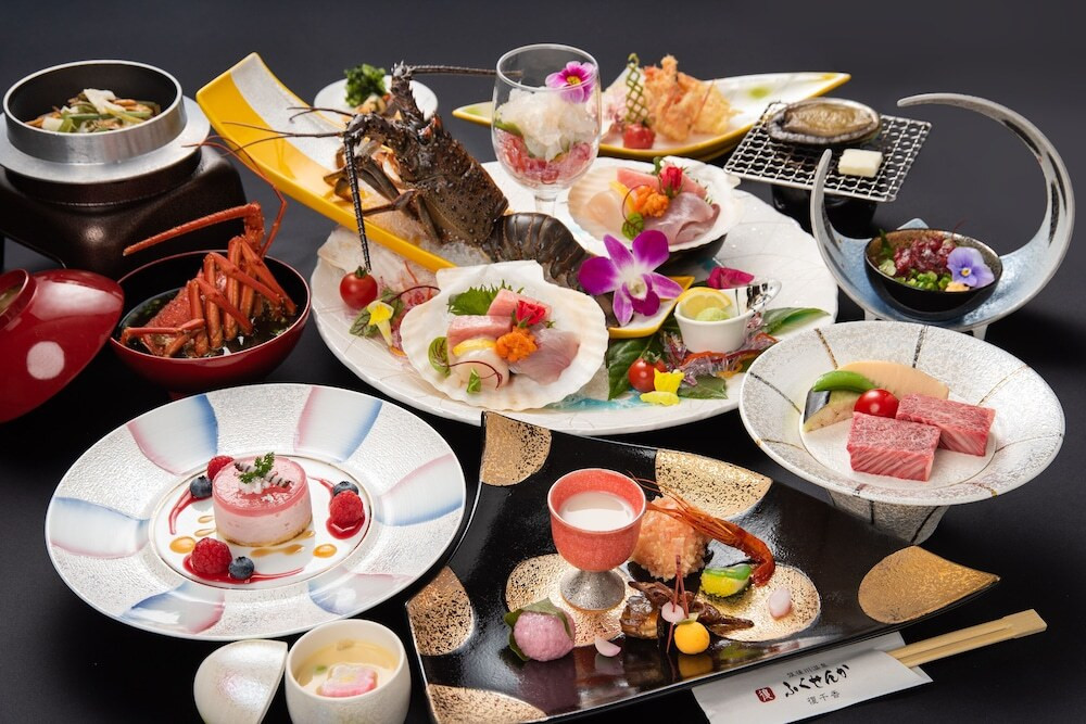 「みあれ」 内観 23430628 店内は、温もりを感じる空間になっています。