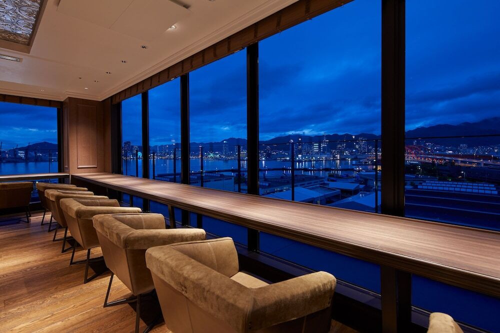 「スカイレストラン」で神戸ベイサイドの夜景にうっとり4374493