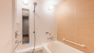 ［リニューアル］プレミアム + ソファツインルーム 喫煙可（2 名利用時はソファとして、 3 名利用時のみソファベッド利用可能）