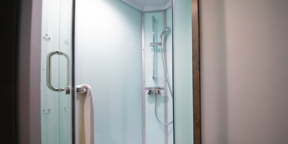 バスルームのシャワー