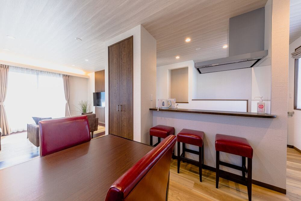 客室内のダイニングエリア