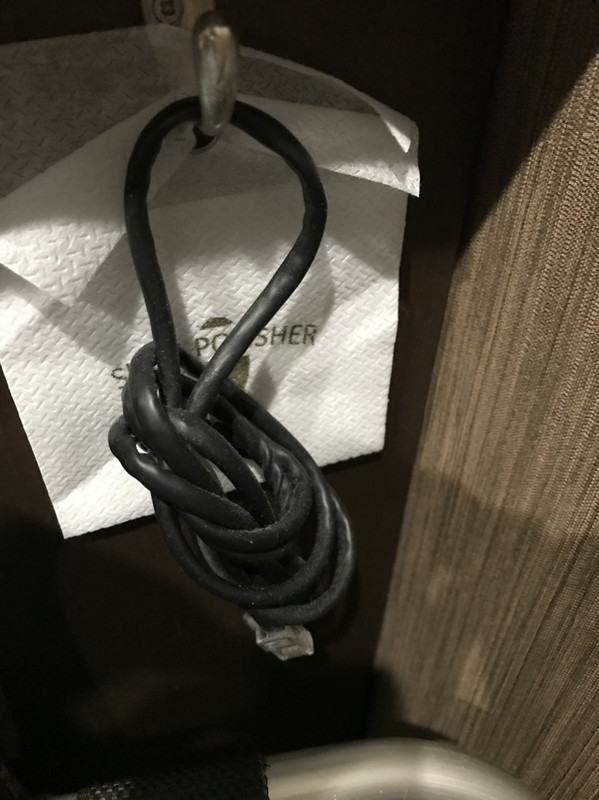 ホコリ溜まりと古そうな靴履き