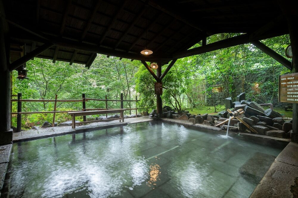 1日3組限定の「特別室」で、鉄鍋仕立ての贅沢食材を堪能しよう3924199