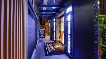 施設の入り口 / 9