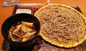 「驀仙坊」料理 1074368 山家（油揚げ、なす、鶏肉、きのこの温かいつゆ）990円