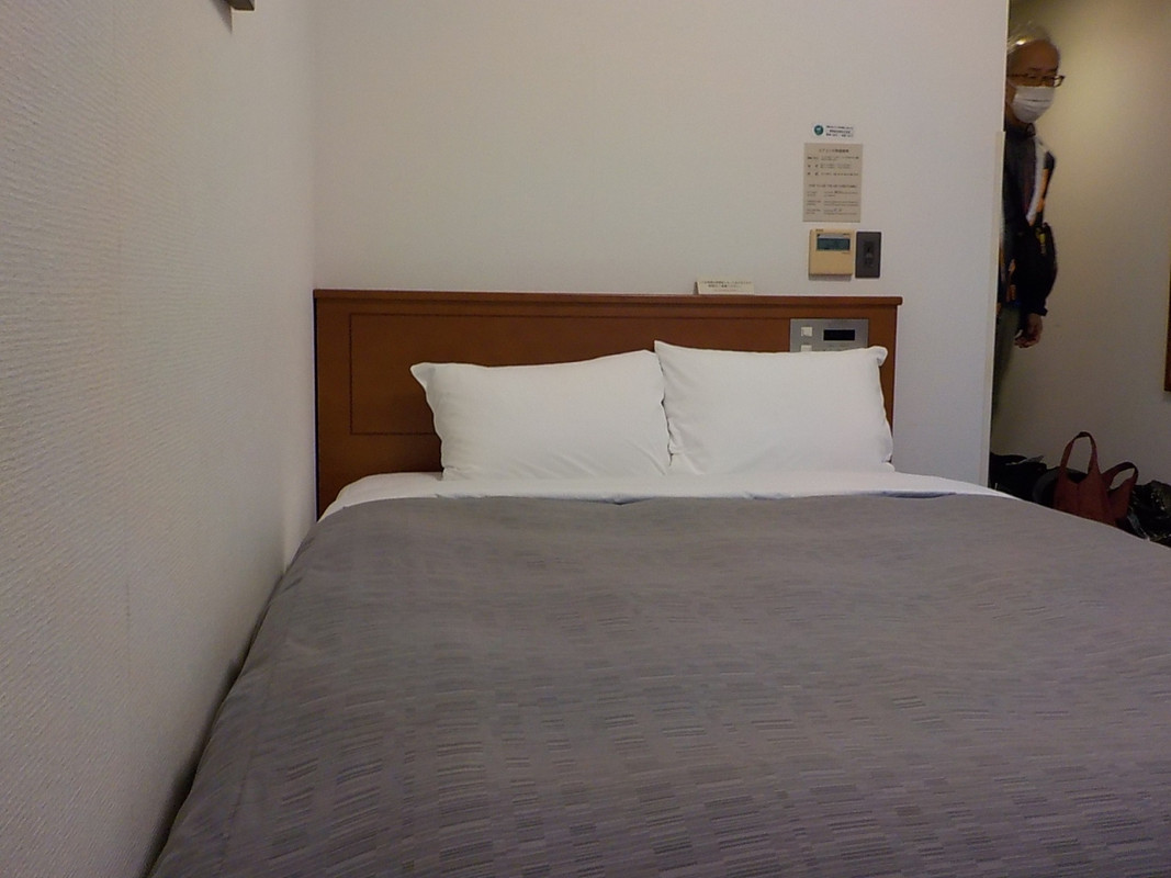 ベッドは程よい硬さがあるので腰痛の人も安心と思います。