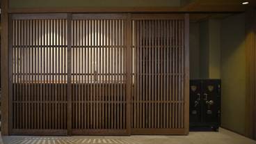 客室内のダイニングエリア / 13