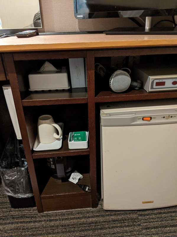 設備です。冷蔵庫は自分で電源入れます。