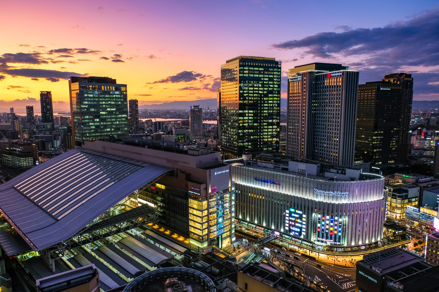 梅田 大阪駅 夕暮れ 阪急グランドビルから