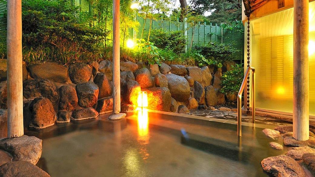 大浴場には打たせ湯や泡風呂も / 1