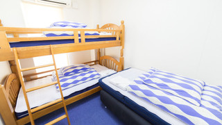 ツインルーム (with Sofa,Shared Bathroom)