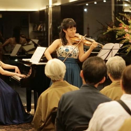 クラシックの
生演奏に魅了されて / 1