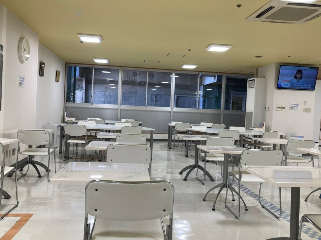 一人客が多いのかな。朝食会場は教室形式でした。