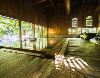 山あいにひっそりとたたずむ田舎レトロな温泉宿3847058