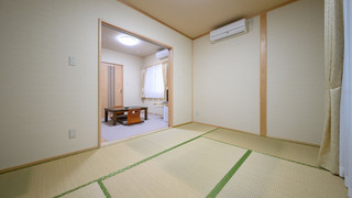 温泉岩風呂付き離れ: 6畳 + 4.5畳 和洋室 [白ゆり/あかね荘]  禁煙