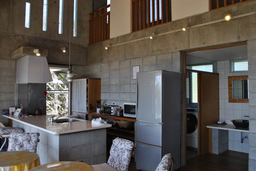 客室内のダイニングエリア