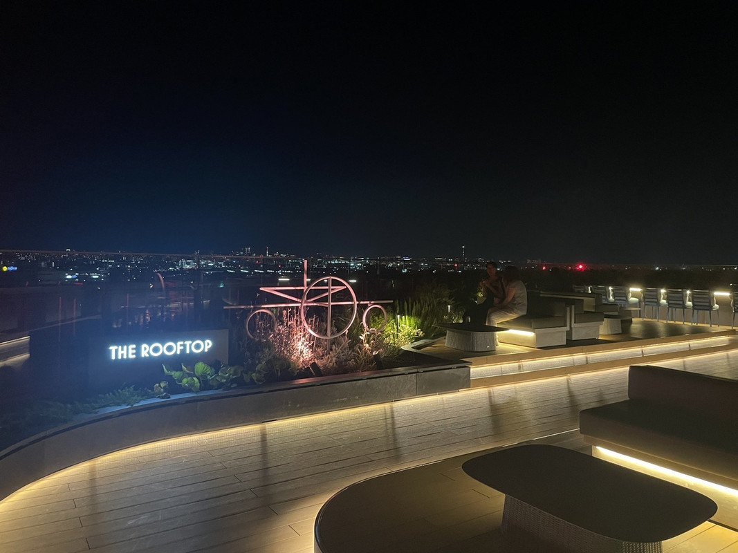 屋上展望デッキ／夜①