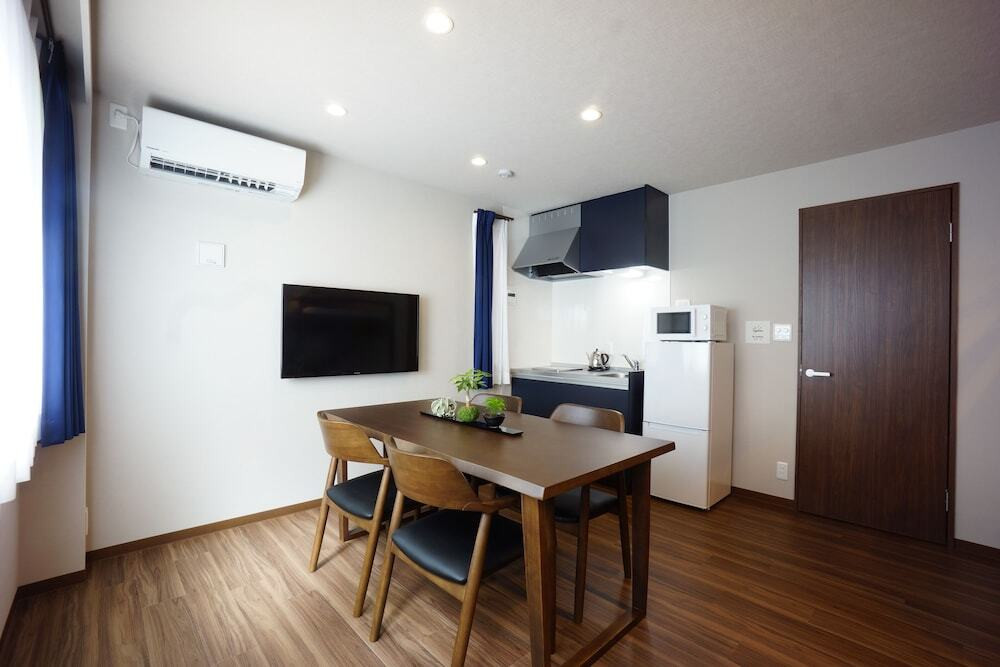 客室内のダイニングエリア