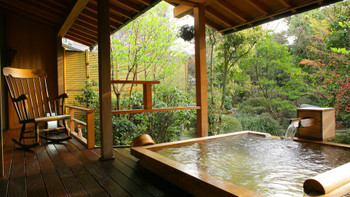 Introducing inns with rooms with open-air baths at Awara onsen, the prefecture's premier onsen resort2369051