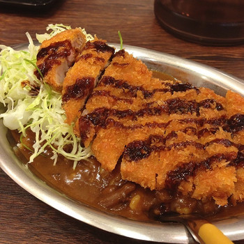 「カレーのチャンピオン 近江町店」料理 1006872 誰が撮っても同じに見えるLカツカレーのSサイズ。　もう撮んなよ。