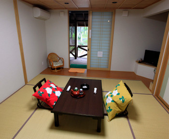 「はなやの森」 内観 20335588 8畳+フローリング少々・・・