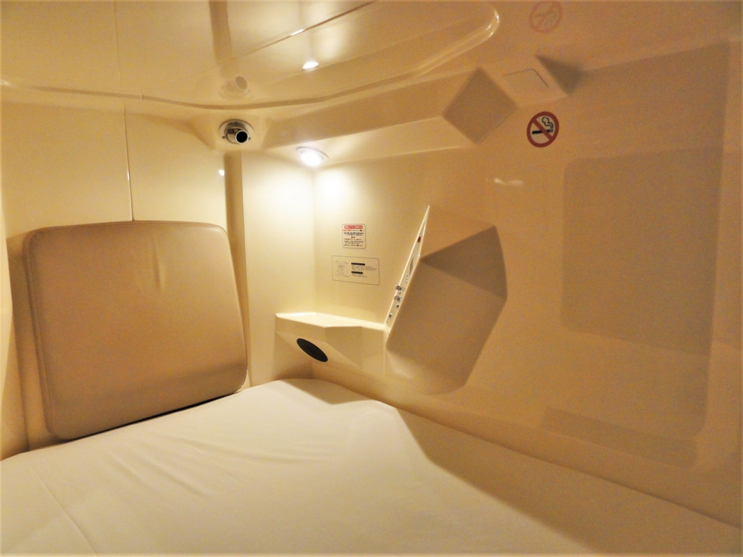 ２階　カプセルベッド内