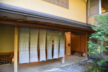 谷川のせせらぎを聴きながらふたりで温泉三昧♡4240310