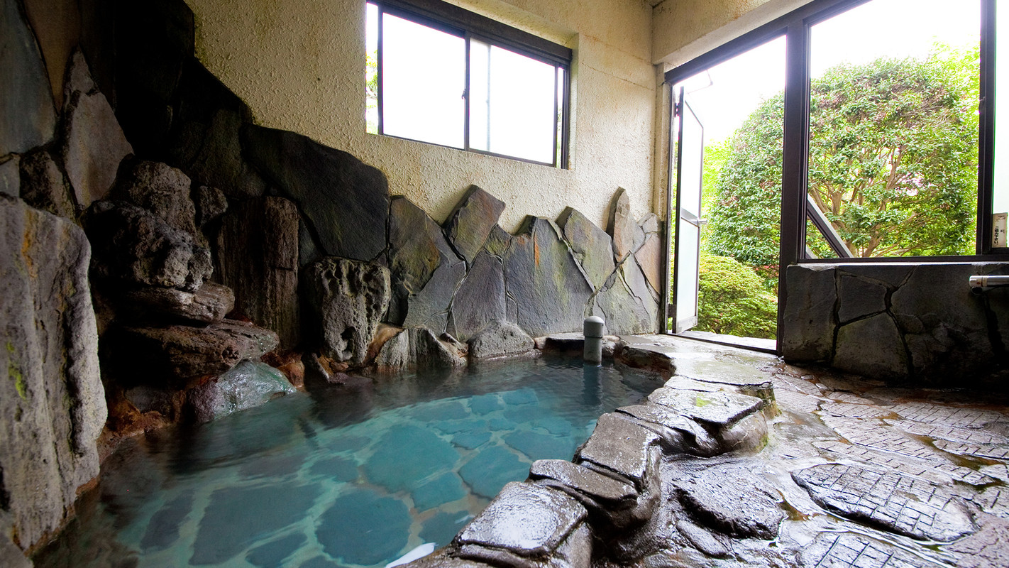 女性浴場／岩風呂