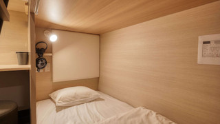 キャビン A (2名専用・男女共同フロア・共同シャワートイレ)