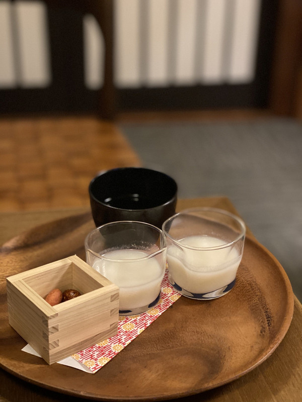 ウェルカムドリンクはお茶と甘酒