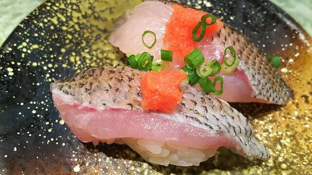 「丸藤 本店」で
お寿司ランチ
 / 2