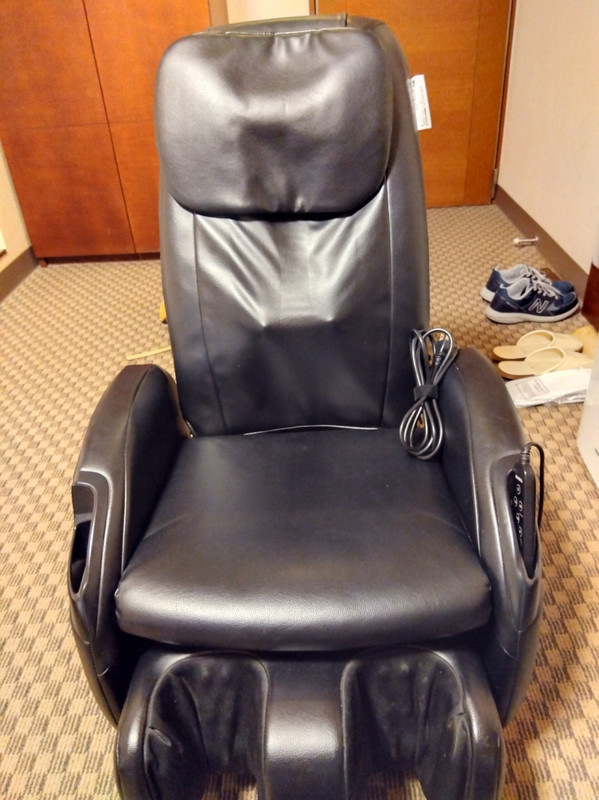 部屋にあるマッサージチェア