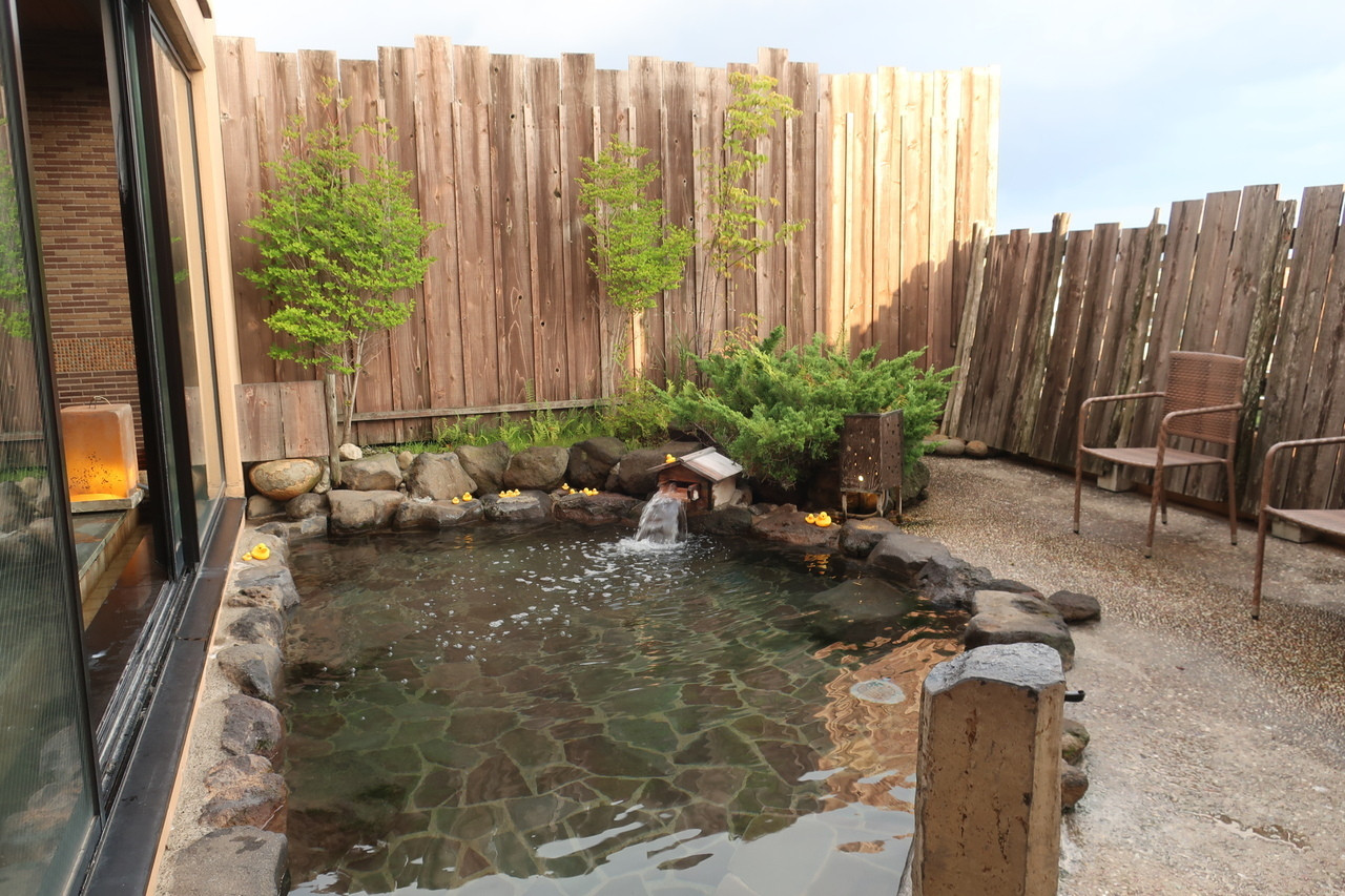 4. 駅近でも温泉は必須！「中通温泉 こまちの湯 ドーミーイン秋田」3485129