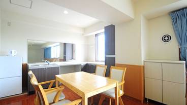 客室内のダイニングエリア / 12