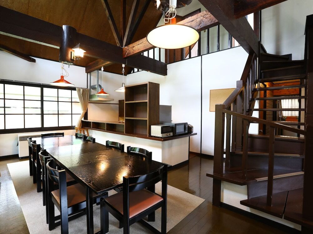 客室内のダイニングエリア