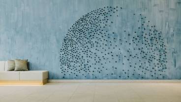 ロビーの壁面アート / 1