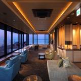 フリーフローの
ラウンジで乾杯 / 1